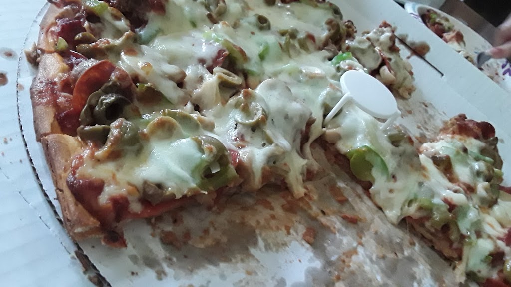 Ricardos Pub Pizza | meal takeaway | 1011 Meadowlands Dr Suite 7b, White Bear Lake, MN 55127, USA | 6514930461 OR +1 651-493-0461