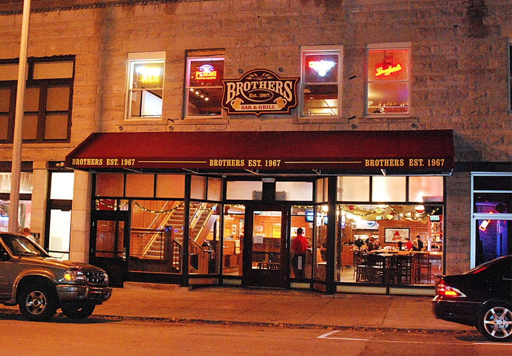 Brothers Bar and Grill | restaurant | 215 N Walnut St, Bloomington, IN 47404, USA | 8123311000 OR +1 812-331-1000