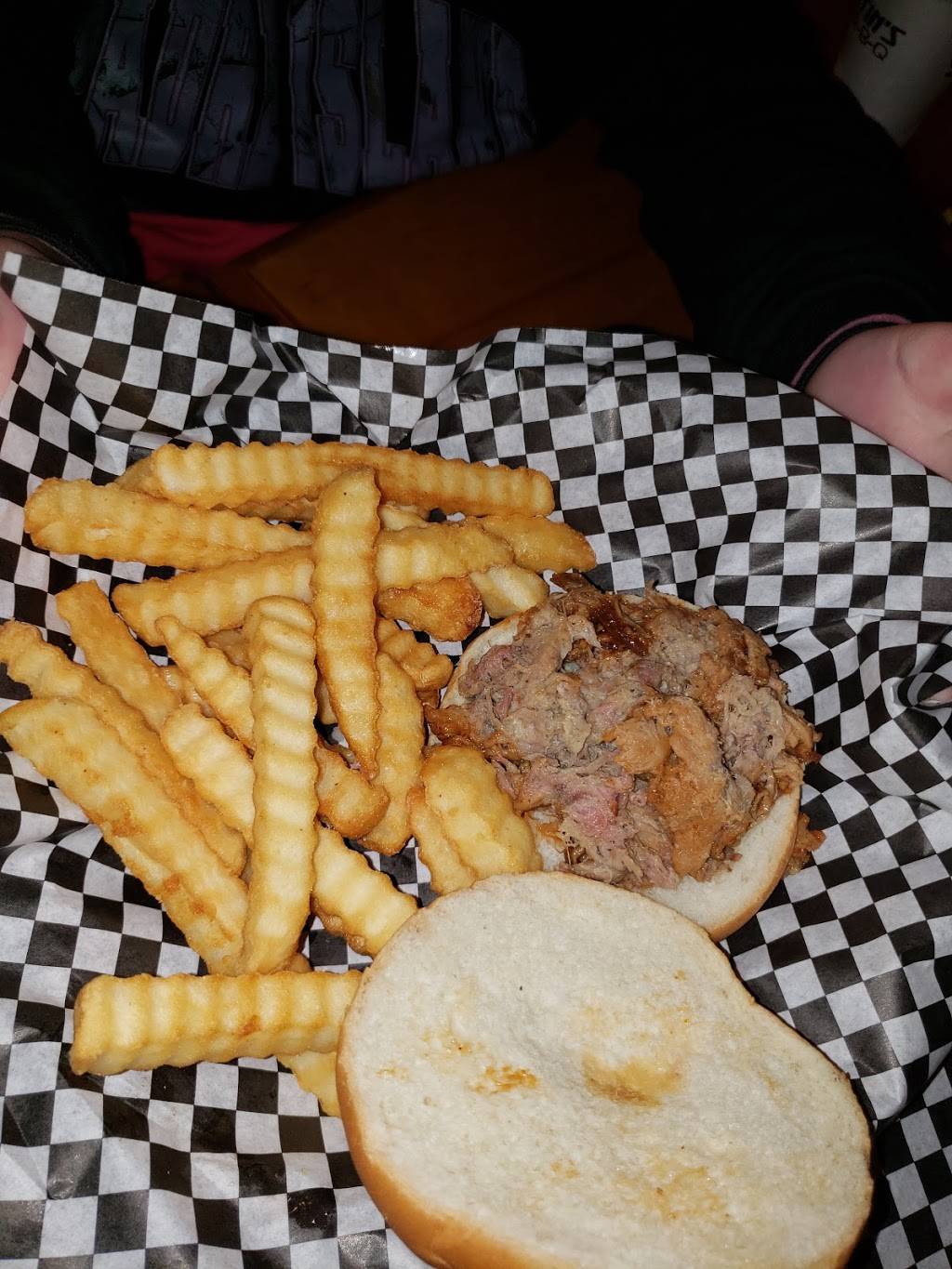 Dustins Bar-B-Q | restaurant | 411 N Wickham Rd, Melbourne, FL 32935, USA | 3212427871 OR +1 321-242-7871