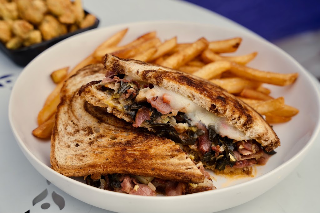 The Wolfes Den | restaurant | 1842 W Washington Blvd #6, Los Angeles, CA 90007, USA | 2138172284 OR +1 213-817-2284