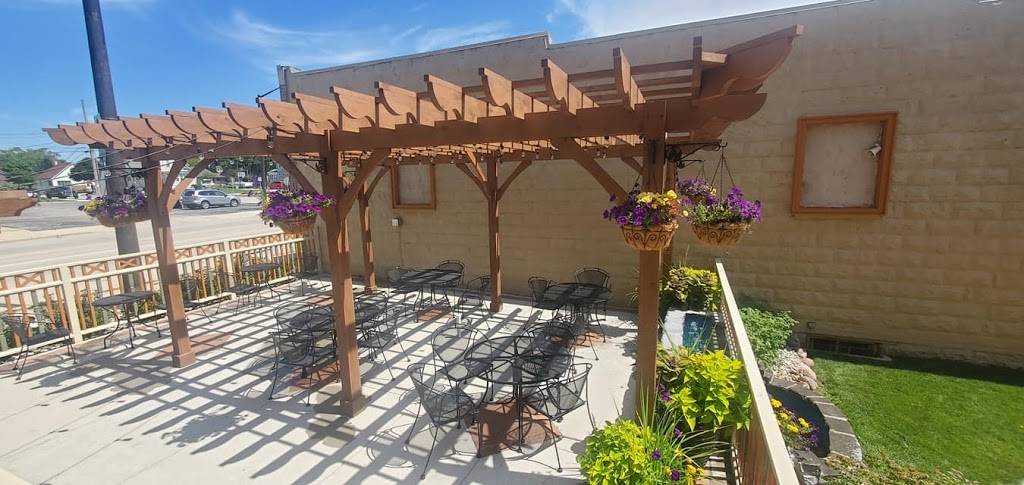 Charleston Cafe | restaurant | 3465 E Layton Ave, Cudahy, WI 53110, USA | 4147882911 OR +1 414-788-2911