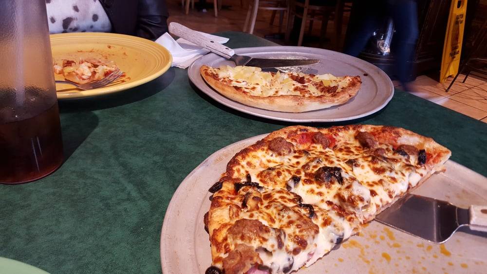 Romios Pizza & Pasta | restaurant | 2714 Colby Ave, Everett, WA 98201, USA | 4252520800 OR +1 425-252-0800