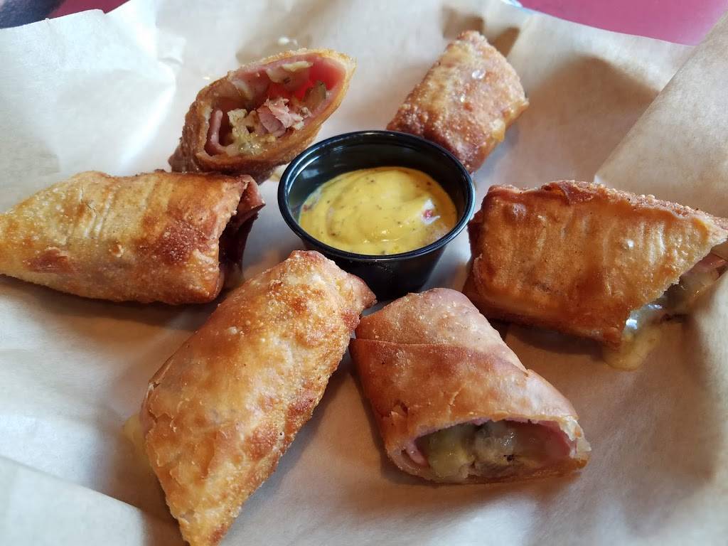 Wiscos Eau Claire | restaurant | 1920 S Hastings Way, Eau Claire, WI 54701, USA | 7158958542 OR +1 715-895-8542