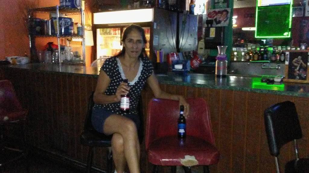 Tee Time Sports Bar | restaurant | 1805 Roosevelt Ave, San Antonio, TX 78210, USA | 2105342581 OR +1 210-534-2581