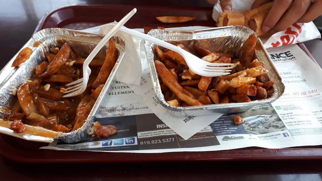 Restaurant Monsieur Poutine | restaurant | 4676 QC-112, Ascot Corner, QC J0B, Canada | 8198200220 OR +1 819-820-0220