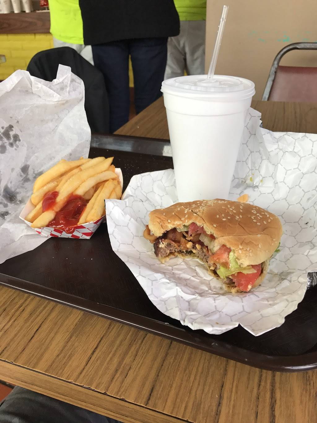 Hill-Berts Burgers Too | restaurant | 5340 Cameron Rd, Austin, TX 78723, USA | 5123713717 OR +1 512-371-3717