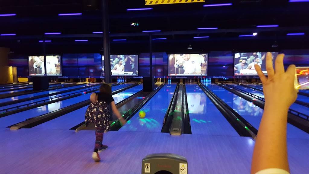 Stars and Strikes Family Entertainment Center | restaurant | 133 Merchants Square, Cumming, GA 30040, USA | 6789655707 OR +1 678-965-5707