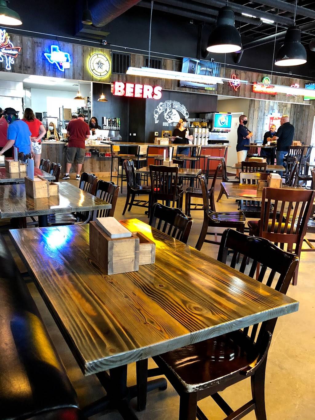 Stiles Switch BBQ | restaurant | 800 W Whitestone Blvd Suite A-1, Cedar Park, TX 78613, USA | 5123053611 OR +1 512-305-3611