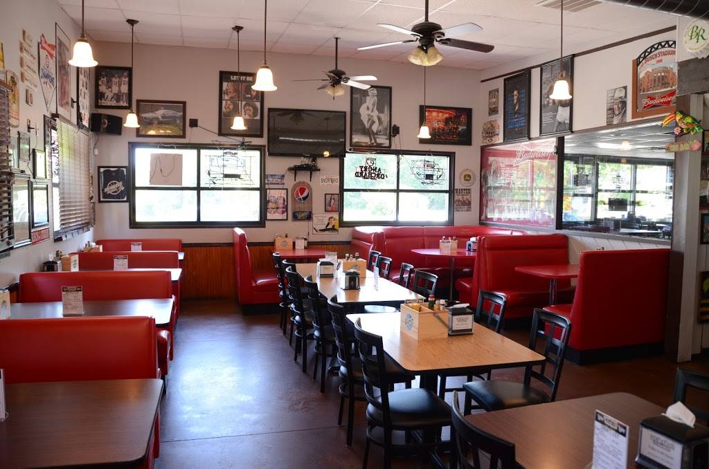 Legends Corner | restaurant | 3008 7th Ave, Rock Island, IL 61201, USA | 3092837628 OR +1 309-283-7628