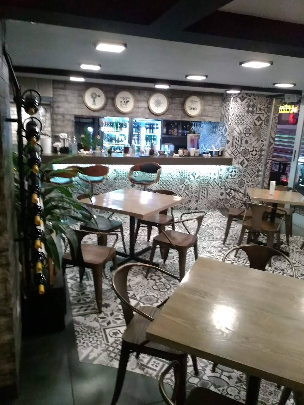 Azul Restaurante | restaurant | Primer Callejón Coahuila 8064, Zona Nte., Tijuana, B.C., Mexico | 016643826194 OR +52 664 382 6194