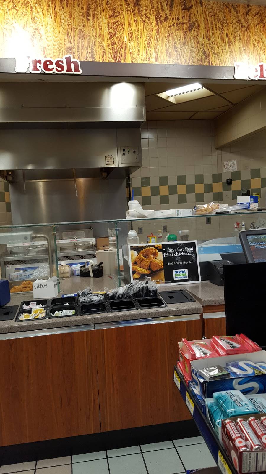 Royal Farms | meal takeaway | 1525 E Joppa Rd, Parkville, MD 21234, USA | 4104940545 OR +1 410-494-0545