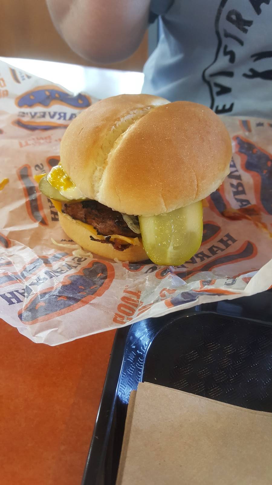 Harveys | restaurant | 349 Main St, Wasaga Beach, ON L9Z 0B6, Canada | 7054227170 OR +1 705-422-7170