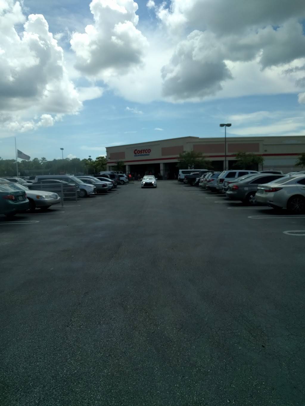 Costco Food Court | meal takeaway | 3333 University Blvd, Winter Park, FL 32792, USA | 4076811604 OR +1 407-681-1604