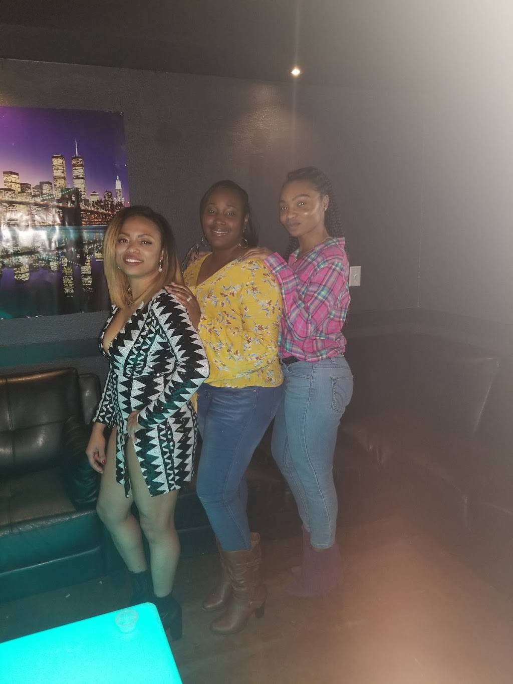 Encore Family Karaoke | night club | 11433 Goodnight Ln, Dallas, TX 75229, USA | 4695220365 OR +1 469-522-0365