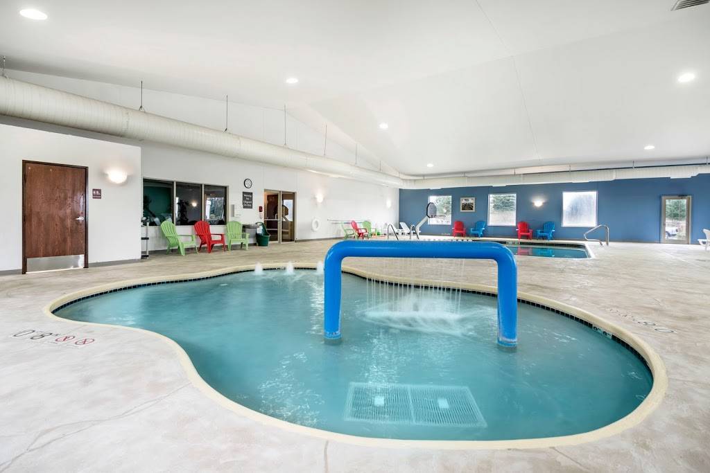 Par4 Resort | restaurant | 201 Foxfire Dr, Waupaca, WI 54981, USA | 7152569000 OR +1 715-256-9000