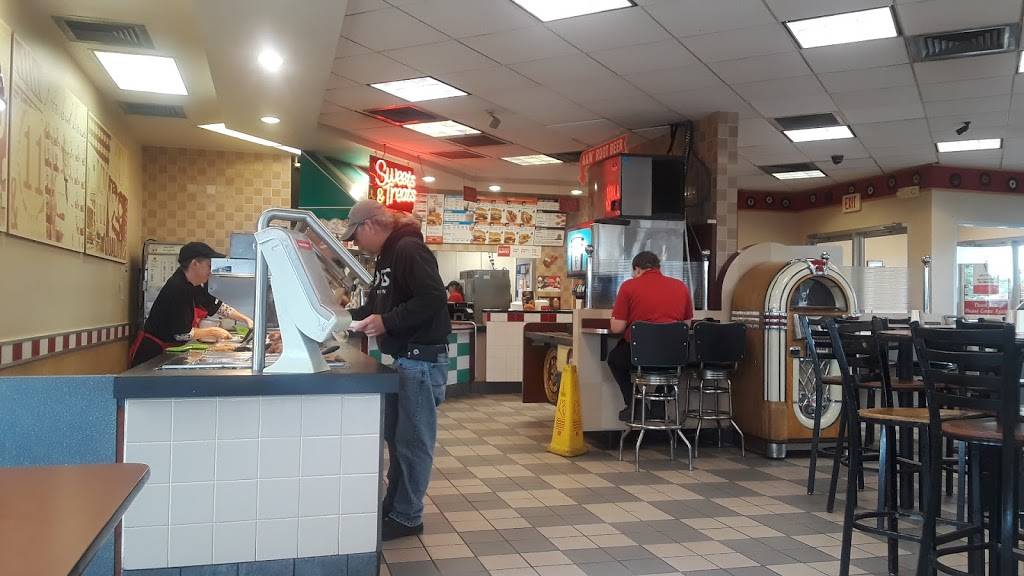 A&W All-American Food | restaurant | 6620 S Scatterfield Rd, Anderson, IN 46013, USA | 7656438343 OR +1 765-643-8343