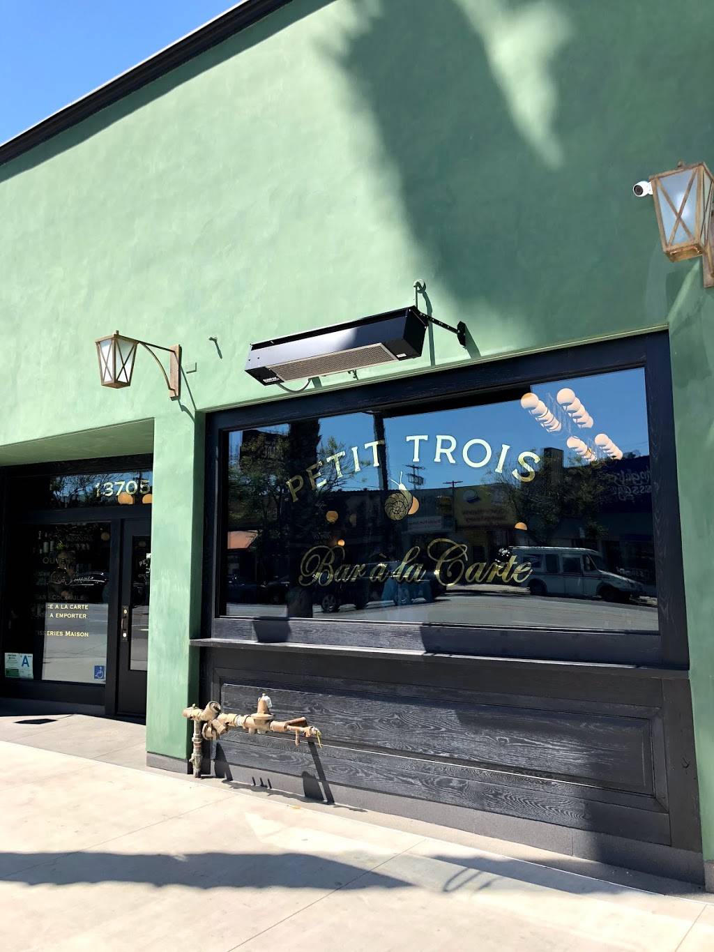 Petit Trois | restaurant | 13705 Ventura Blvd, Sherman Oaks, CA 91423, USA | 8189892600 OR +1 818-989-2600