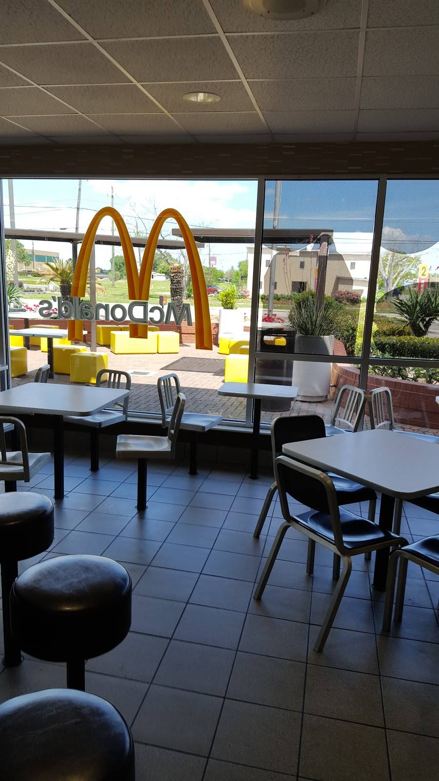 McDonalds | cafe | 1102 S 8th St, La Porte, TX 77571, USA | 2814718515 OR +1 281-471-8515