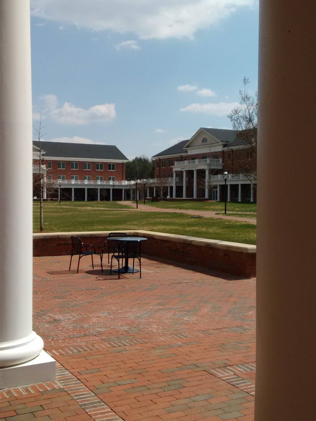 Colonnades Dining Hall | restaurant | North OKelly Avenue, Elon, NC 27244, USA | 4044414298 OR +1 404-441-4298