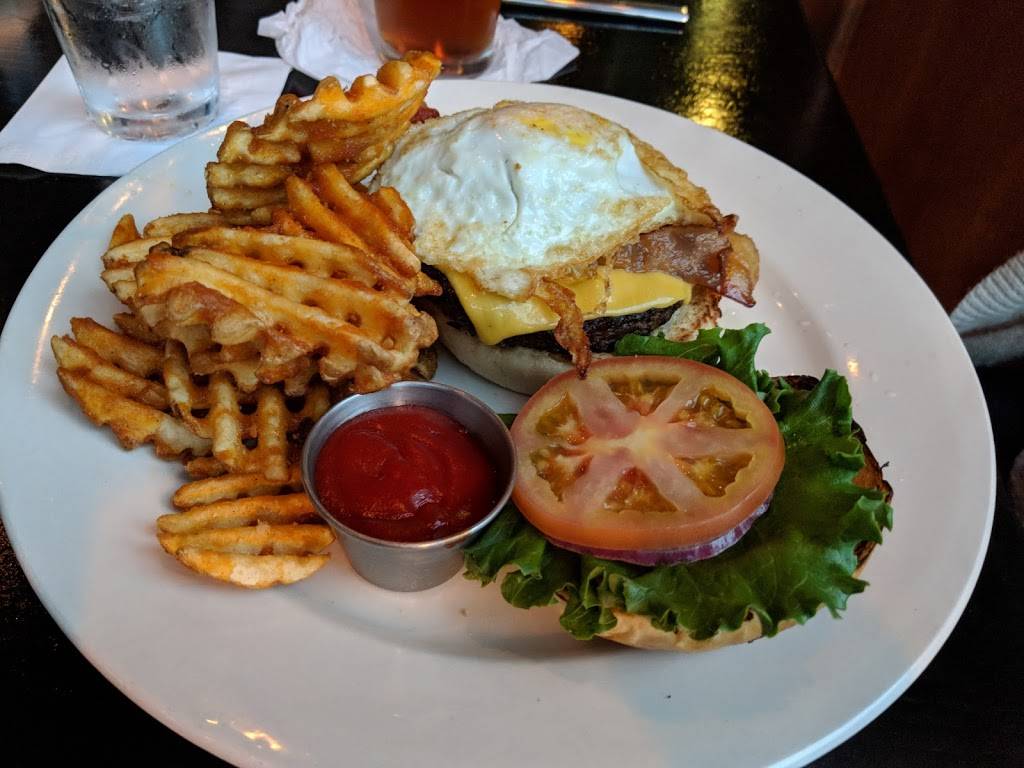 Harrys Bar and Grill | restaurant | 3549 N Oakland Ave, Milwaukee, WI 53211, USA | 4149646800 OR +1 414-964-6800