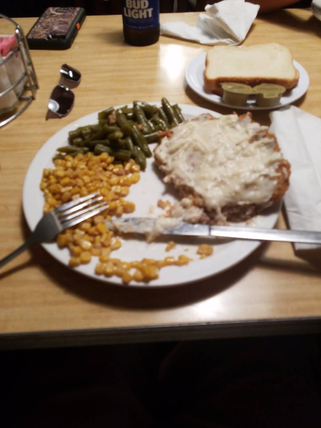 Four Kings Cafe Inc | restaurant | 4642 Jennings Ln, Louisville, KY 40218, USA | 5029682930 OR +1 502-968-2930