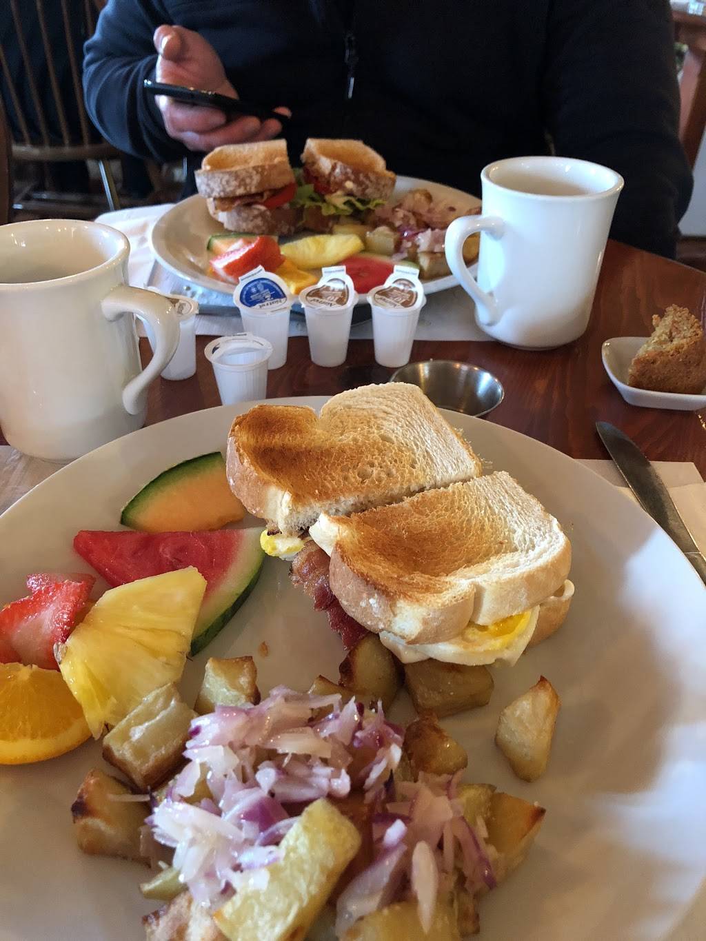 Café Des Artistes De La Lièvre | restaurant | 408 Avenue de Buckingham, Gatineau, QC J8L 2G7, Canada | 8192811987 OR +1 819-281-1987