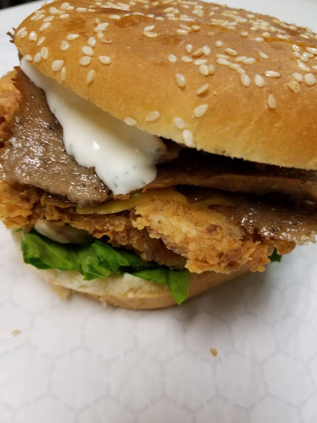 Hotspot grill | restaurant | 1632 Howard St, Chicago, IL 60626, USA | 7734658600 OR +1 773-465-8600