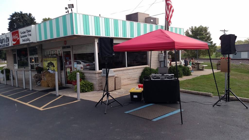 Dairy Joy Drive-In | restaurant | 9230, 435 E Lincoln Ave, Hinckley, IL 60520, USA | 8152867701 OR +1 815-286-7701