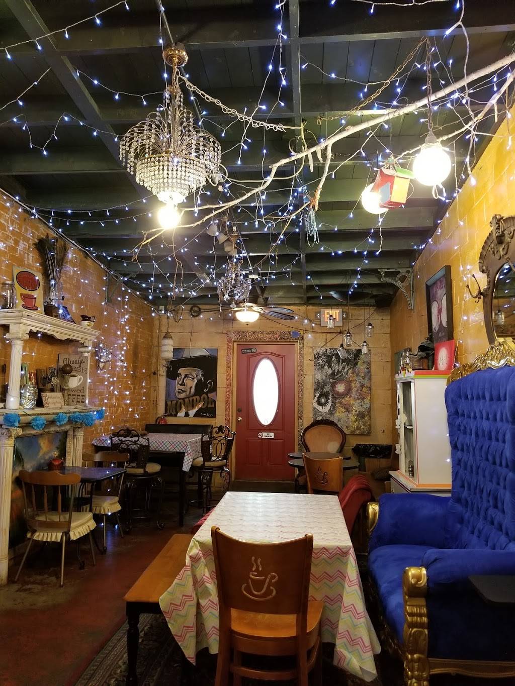 The Creme Coffee House | cafe | 109 E 2nd St, Owensboro, KY 42303, USA | 2706837787 OR +1 270-683-7787