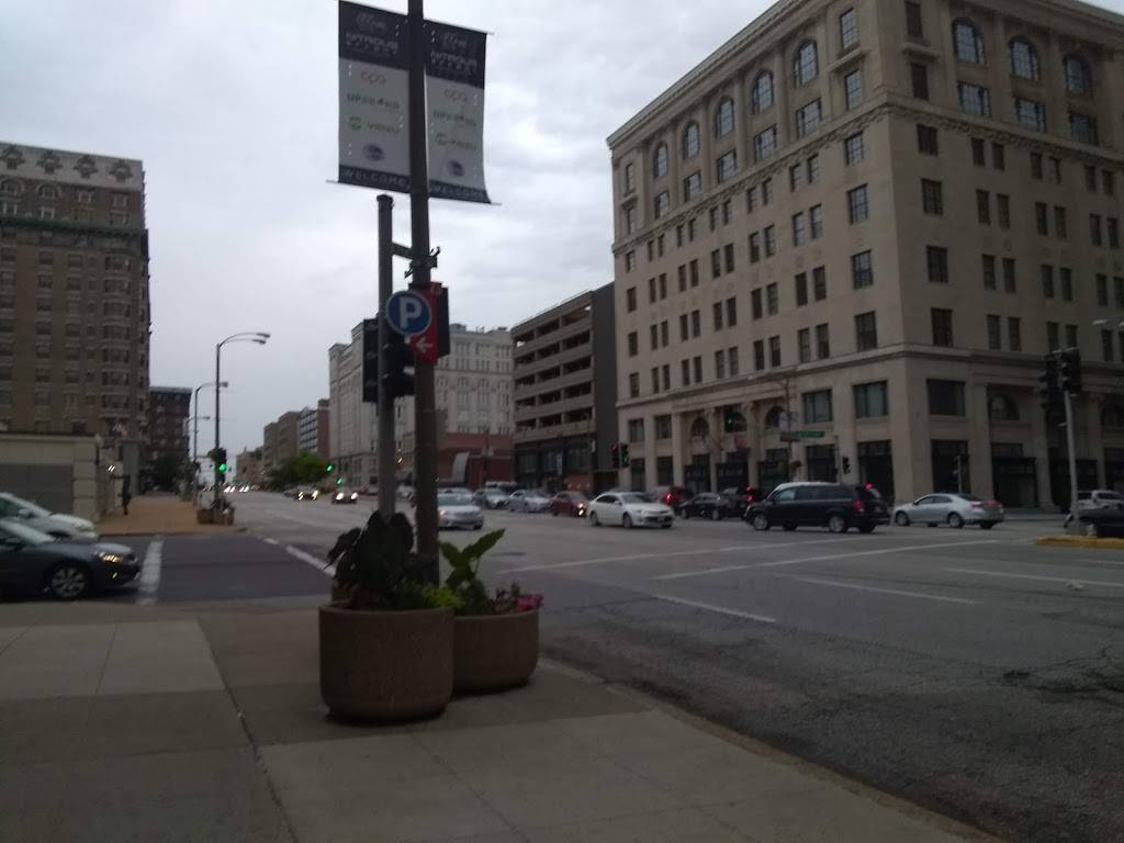 Papa Johns Pizza | restaurant | 201 N Tucker Blvd UNIT E, St. Louis, MO 63103, USA | 3146217272 OR +1 314-621-7272