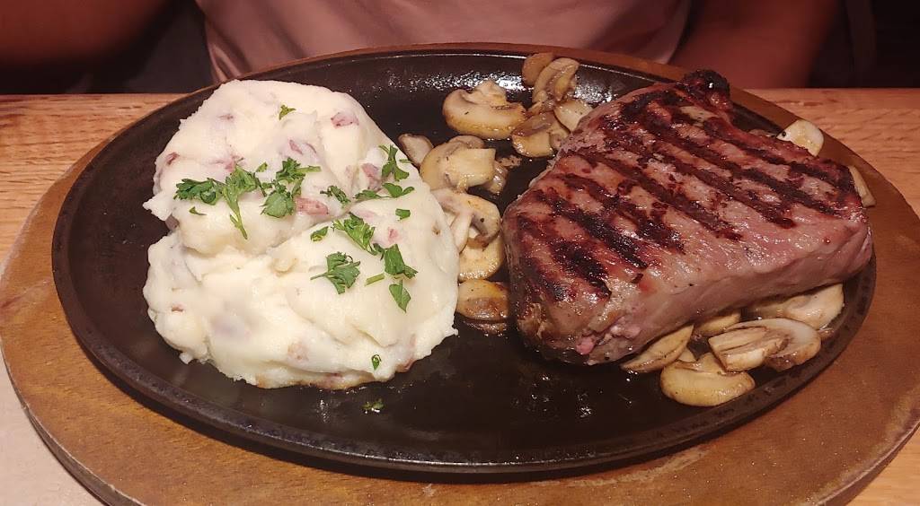 Applebees Grill + Bar | restaurant | 1985 George Dieter Dr, El Paso, TX 79936, USA | 9155906411 OR +1 915-590-6411