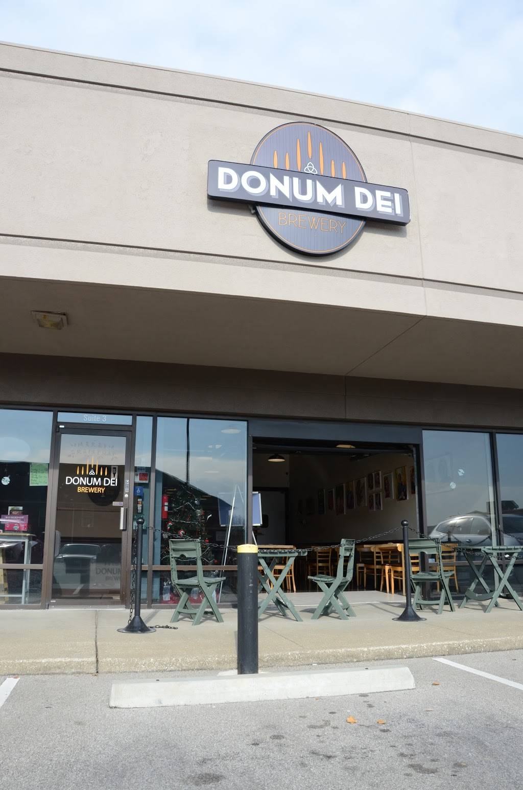 Donum Dei Brewery | restaurant | 3211 Grant Line Rd #3, New Albany, IN 47150, USA | 8125902478 OR +1 812-590-2478
