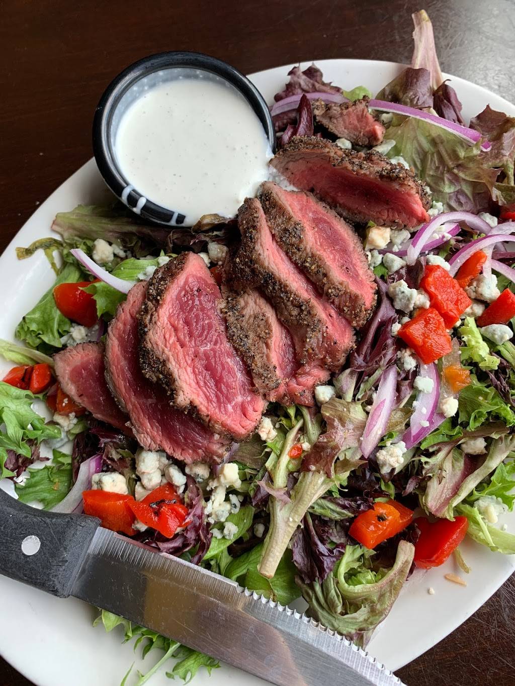 Elis Food & Cocktails | restaurant | 1225 Hennepin Ave, Minneapolis, MN 55403, USA | 6123329997 OR +1 612-332-9997