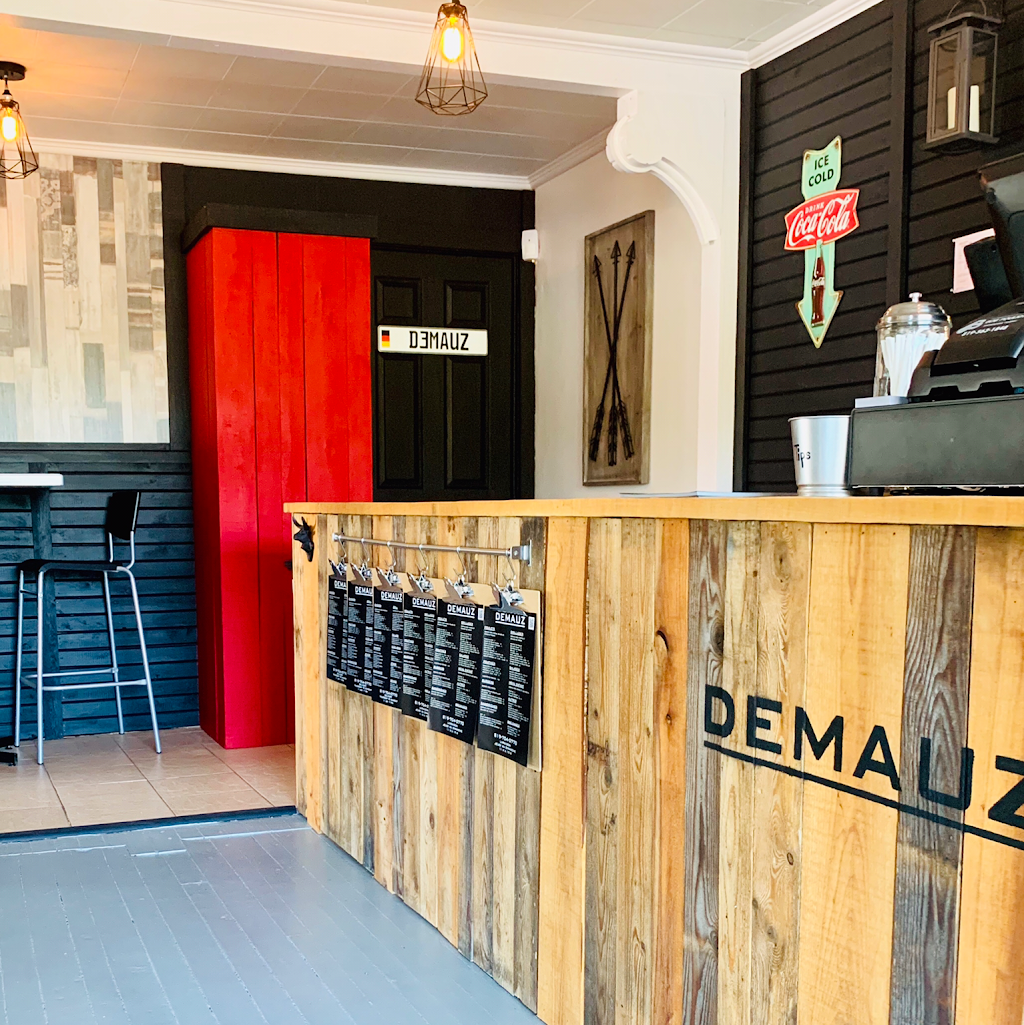 Demauz | restaurant | 694 Rue Dufferin, Stanstead, QC J0B 3E0, Canada | 8197040770 OR +1 819-704-0770