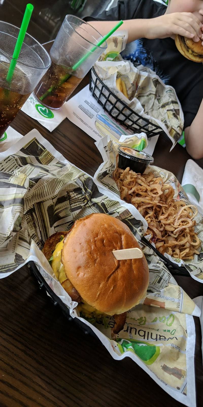 Wahlburgers | restaurant | 30955 Woodward Ave Suite 605, Royal Oak, MI 48073, USA | 2488508601 OR +1 248-850-8601