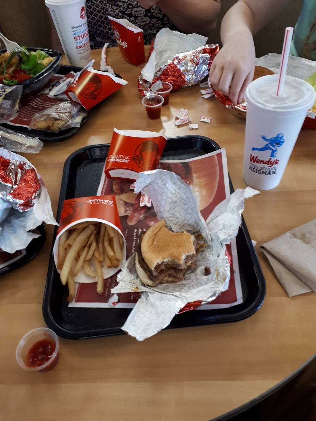 Wendys | restaurant | 5824 Central Florida Pkwy, Orlando, FL 32821, USA | 4072394134 OR +1 407-239-4134