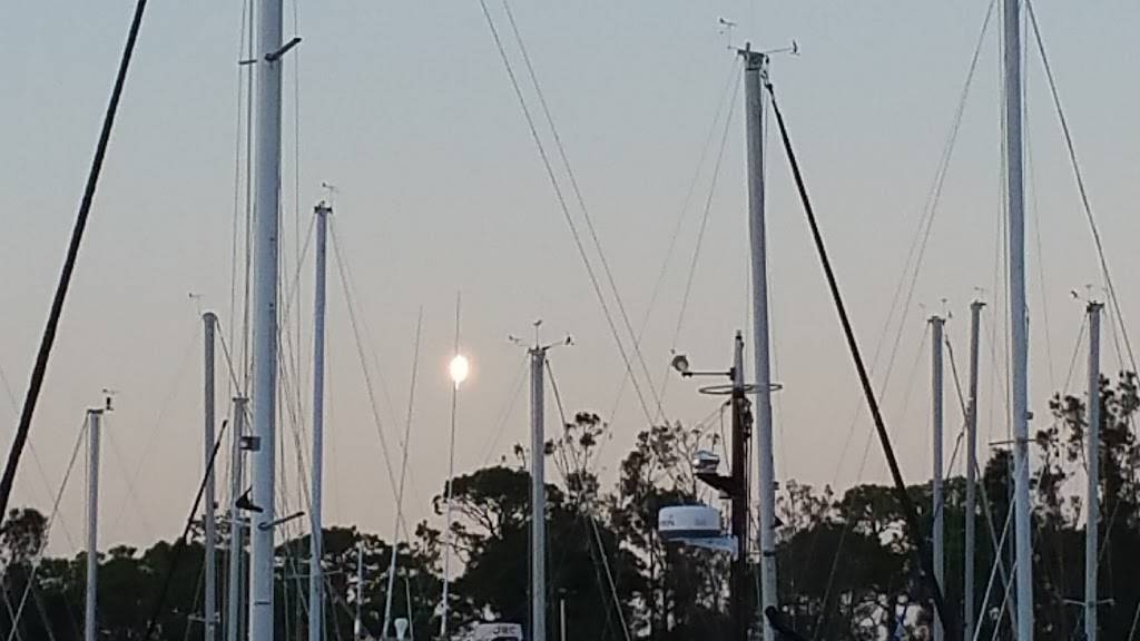 Island Dockside Grill | restaurant | 2700 Harbortown Marina Dr, Merritt Island, FL 32952, USA | 3214123400 OR +1 321-412-3400