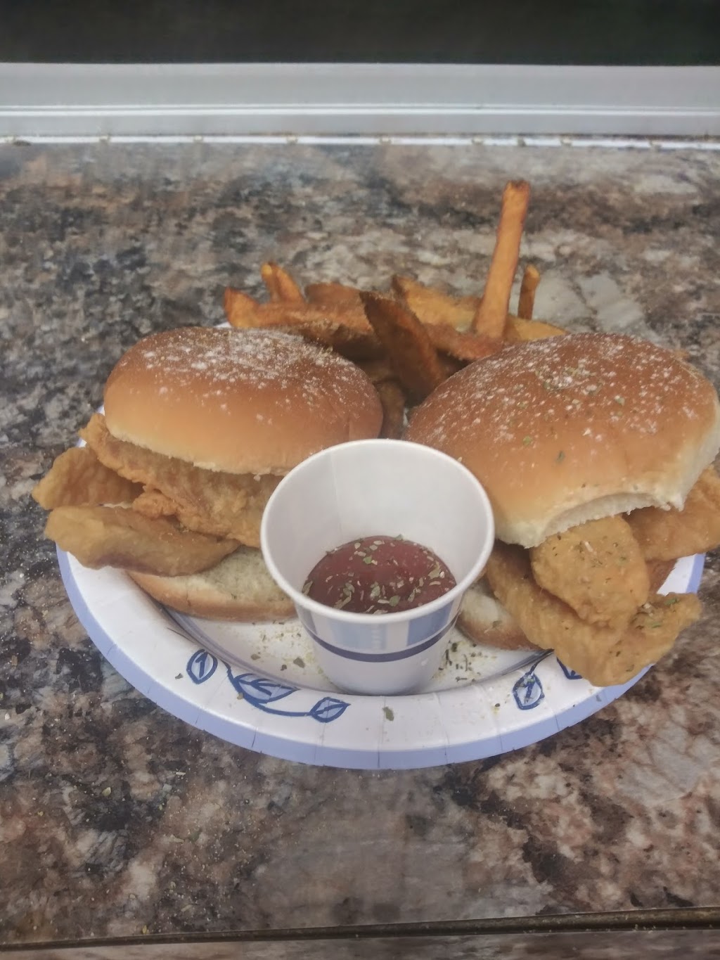 Eradue Bar N Grille | restaurant | 1226 Market Ave N, Canton, OH 44714, USA | 9093130083 OR +1 909-313-0083