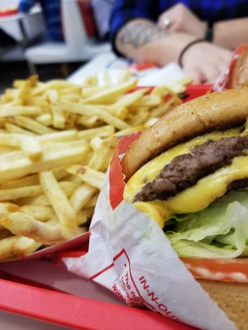 In-N-Out Burger | restaurant | 1260 W Valley Pkwy, Escondido, CA 92029, USA | 8007861000 OR +1 800-786-1000