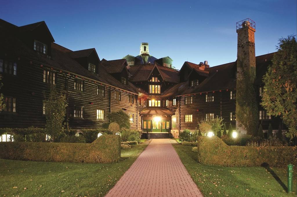 Bistro La Seigneurie | restaurant | 392 Rue Notre Dame, Montebello, QC J0V 1L0, Canada | 8194236341 OR +1 819-423-6341