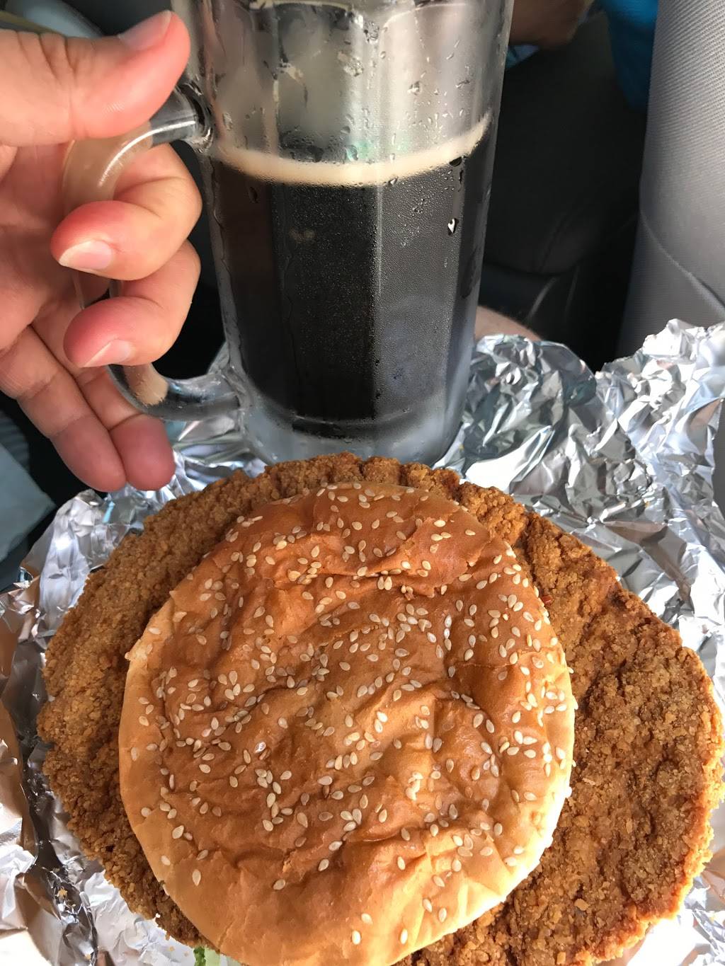 B & K Root Beer | restaurant | 1412 N Park Ave, Alexandria, IN 46001, USA | 7657249495 OR +1 765-724-9495