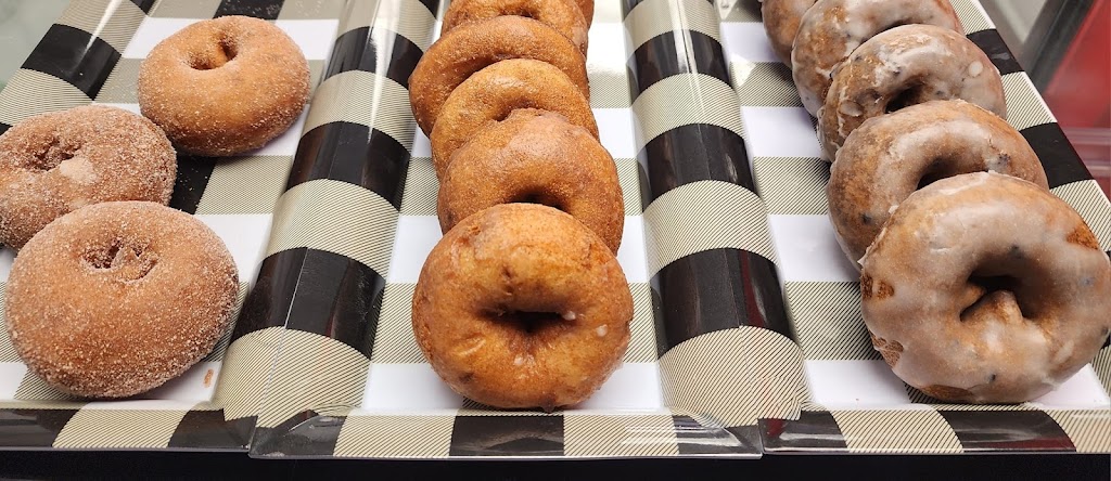 Smoky Mountain Donuts | bakery | 238 Forks of the River Pkwy, Sevierville, TN 37862, United States | 8653651295 OR +1 865-365-1295