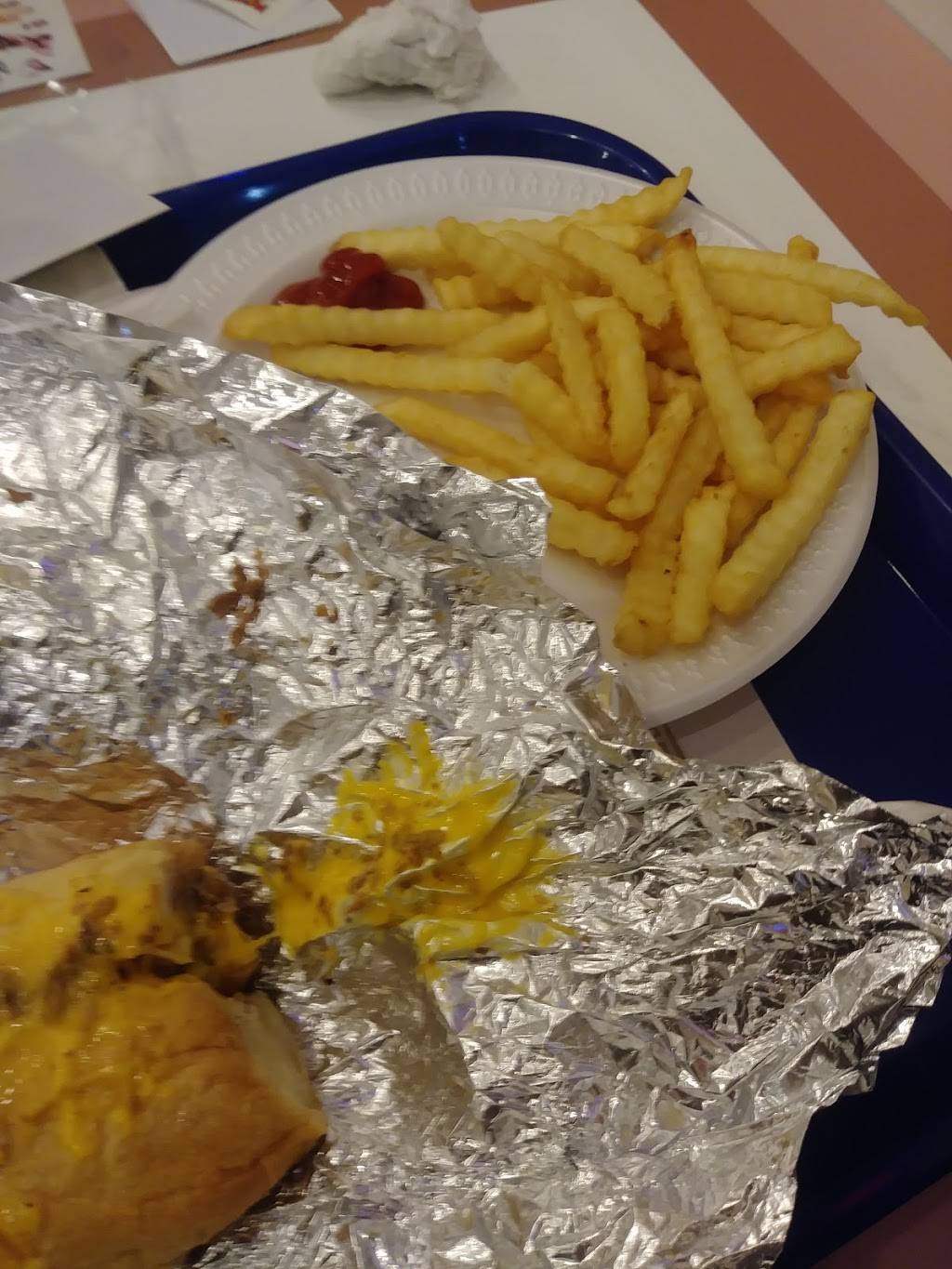 Lucky Dog | restaurant | 7151 16th St, Berwyn, IL 60402, USA | 7087490330 OR +1 708-749-0330