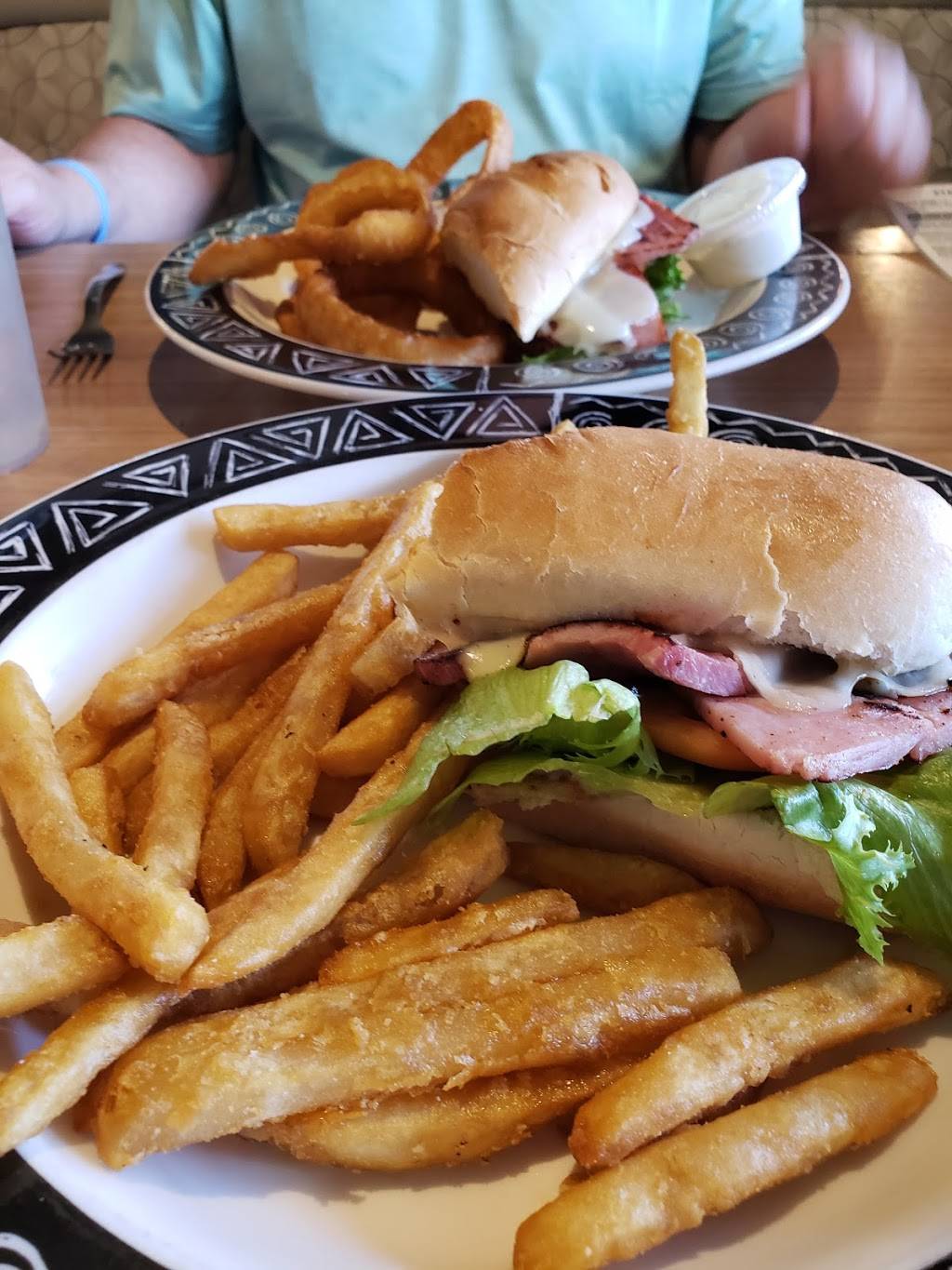 Brunners | restaurant | 2222 E Grand River Ave, Howell, MI 48843, USA | 5175462222 OR +1 517-546-2222