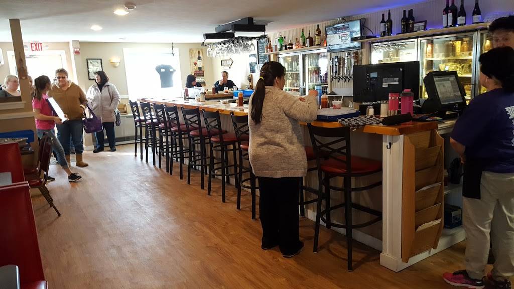 Town Line Family Restaurant | restaurant | 10 New County Rd, Hollis, ME 04042, USA | 2074994300 OR +1 207-499-4300