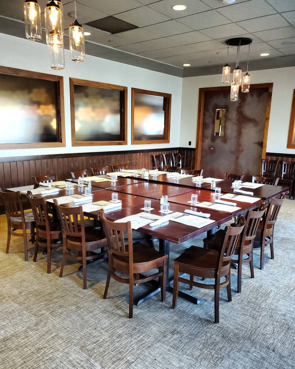 Grizzlys Wood-Fired Grill | restaurant | 220 Carlson Pkwy N, Plymouth, MN 55447, USA | 7634761011 OR +1 763-476-1011