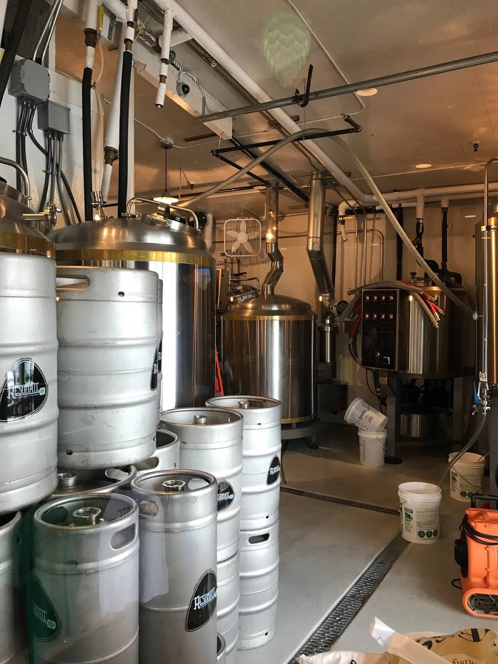 Resonate Brewery + Pizzeria | restaurant | 5606 119th Ave SE, Bellevue, WA 98006, USA | 4256443164 OR +1 425-644-3164