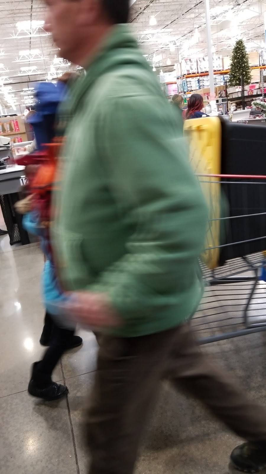 Costco Food Court | meal takeaway | 45460 Market St, Shelby Charter Twp, MI 48315, USA | 5865802000 OR +1 586-580-2000