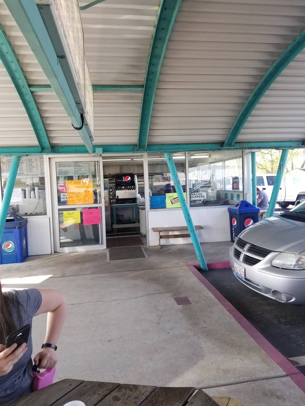 Lena Drive-Inn | restaurant | 304 N Freedom St, Lena, IL 61048, USA | 8153694317 OR +1 815-369-4317