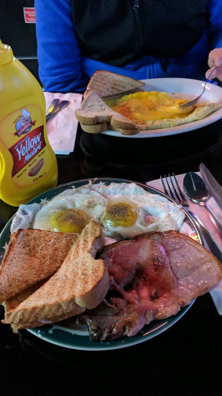 Boomerangs Bar & Grille Inc | restaurant | 17705 Old Turnpike Road, Millmont, PA 17845, USA | 5709221232 OR +1 570-922-1232